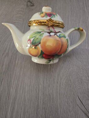 Mini Formalities teapot